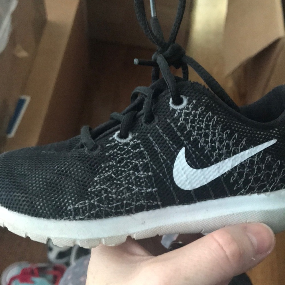 Nike black and white size 7